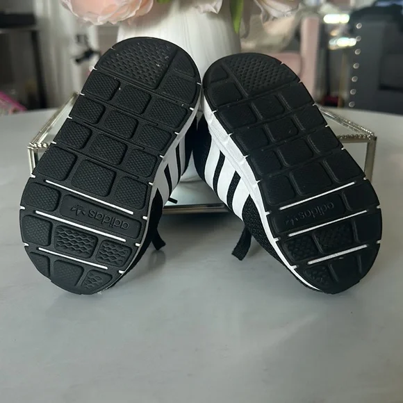 EUC Adidas - Picture 4 of 5